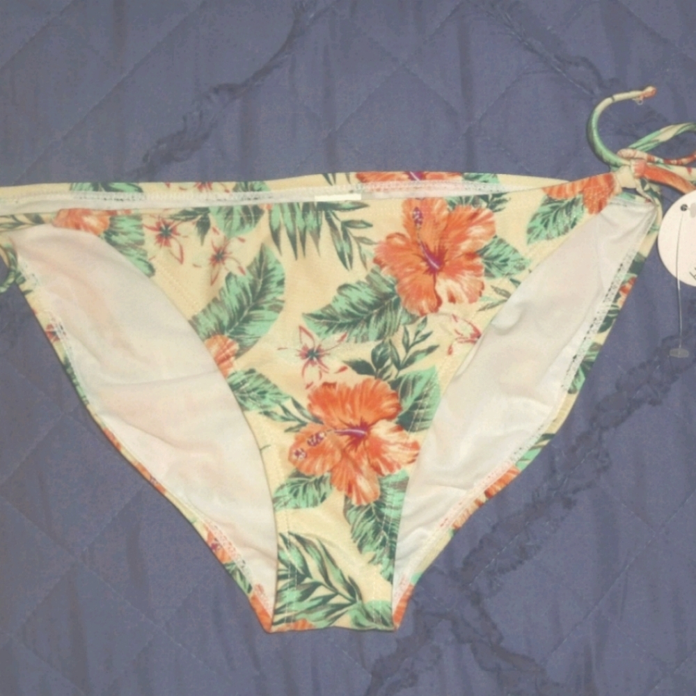 🎉2 for $12🎉 NWT! String Bikini Bottom, M & XL